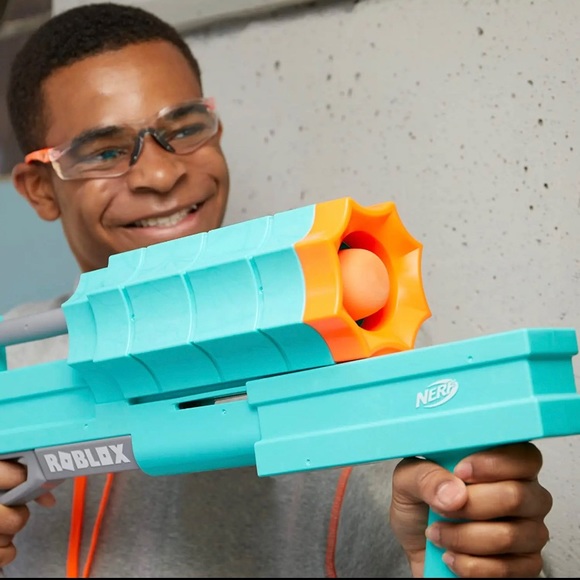 NERF Roblox Sharkbite: Web Launcher Rocker Blaster, 2 Rockets, Code to Redeem - Picture 4 of 8
